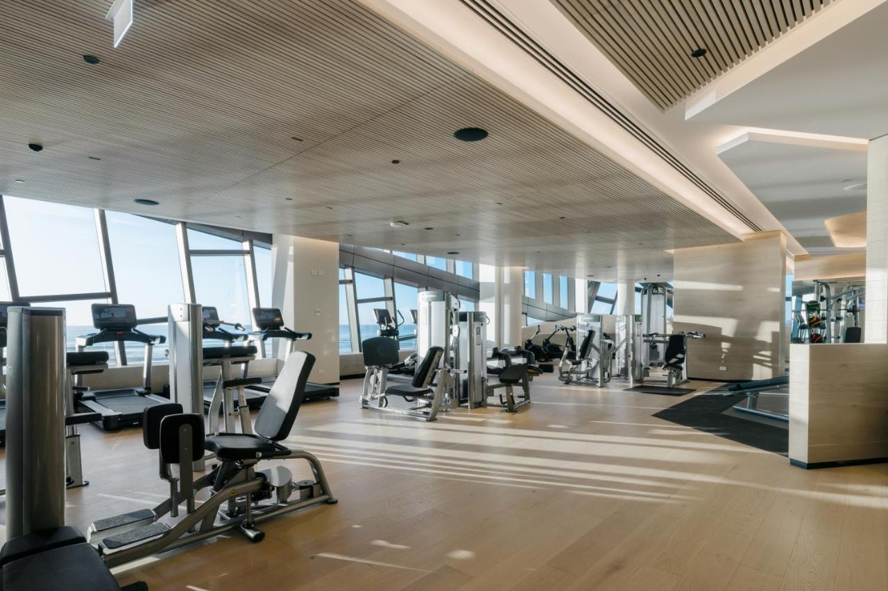 The Langham, Gold Coast And Jewel Residences Eksteriør billede The gym at the 100 East 53rd Street building