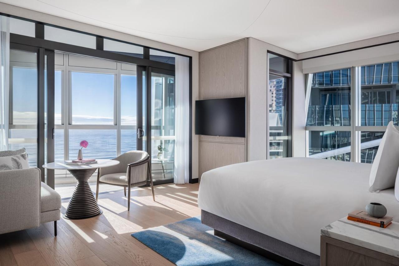 The Langham, Gold Coast And Jewel Residences Eksteriør billede A guest room at the West Hollywood Edition