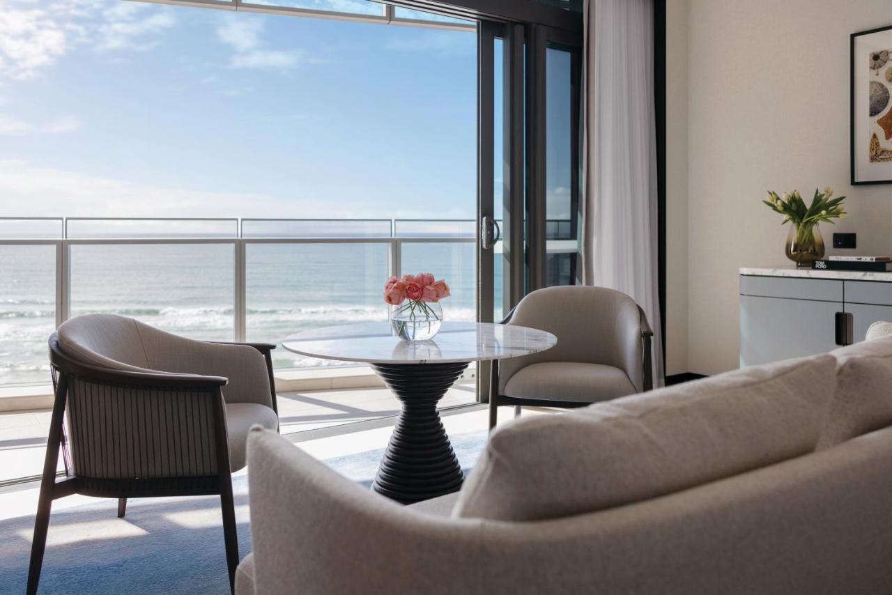 The Langham, Gold Coast And Jewel Residences Eksteriør billede A suite at The Westin