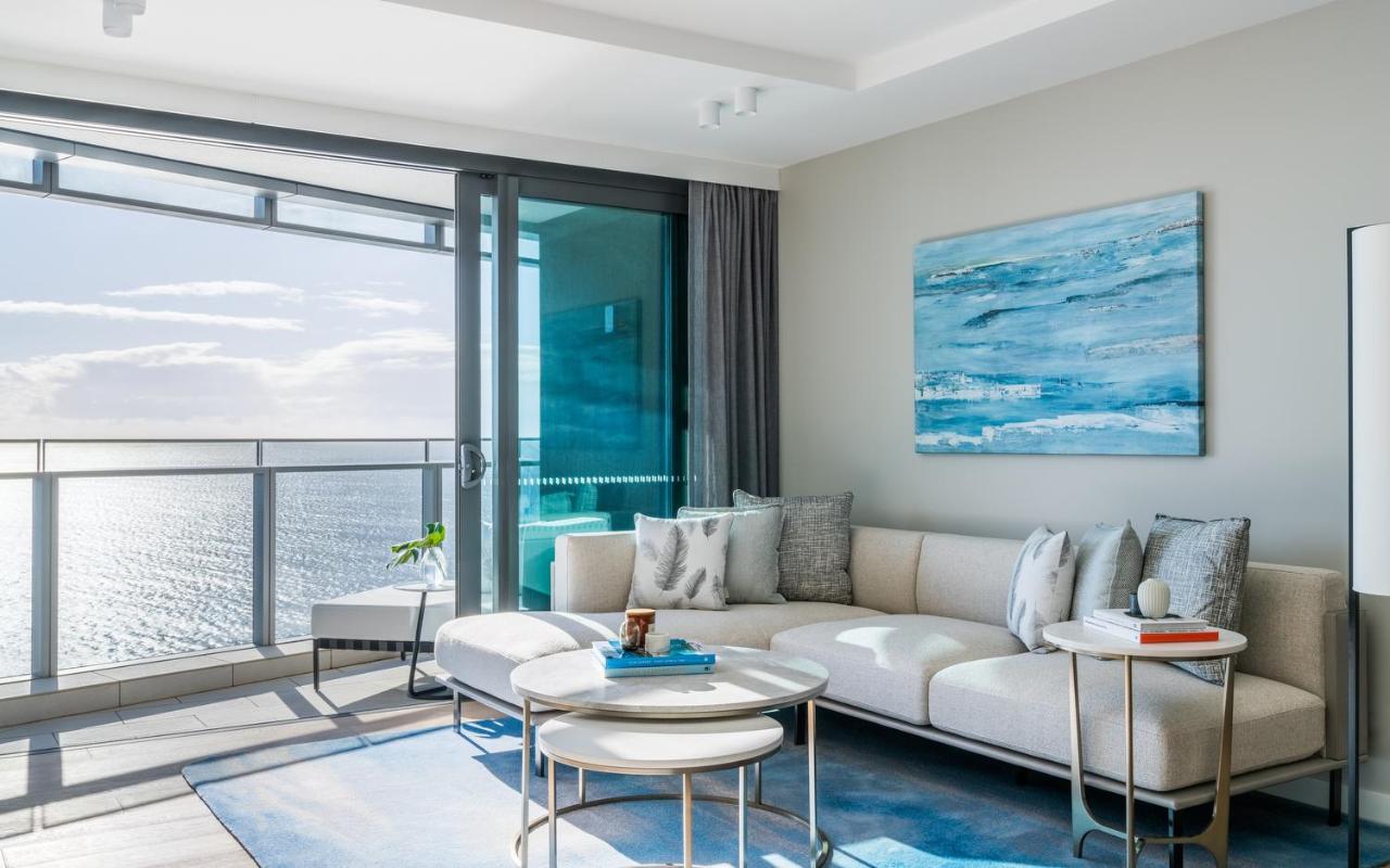 The Langham, Gold Coast And Jewel Residences Eksteriør billede A living room at The Ivy at Riverfront