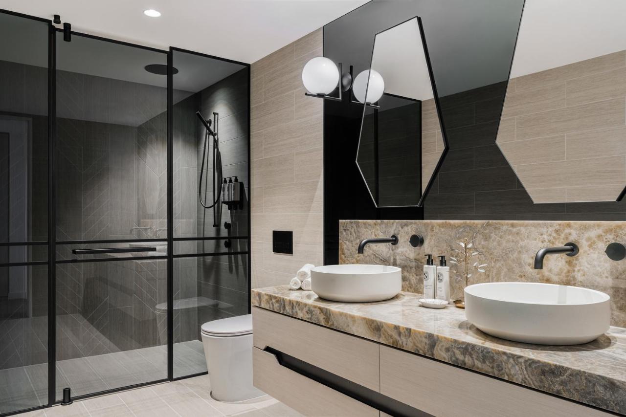 The Langham, Gold Coast And Jewel Residences Eksteriør billede Bathroom
