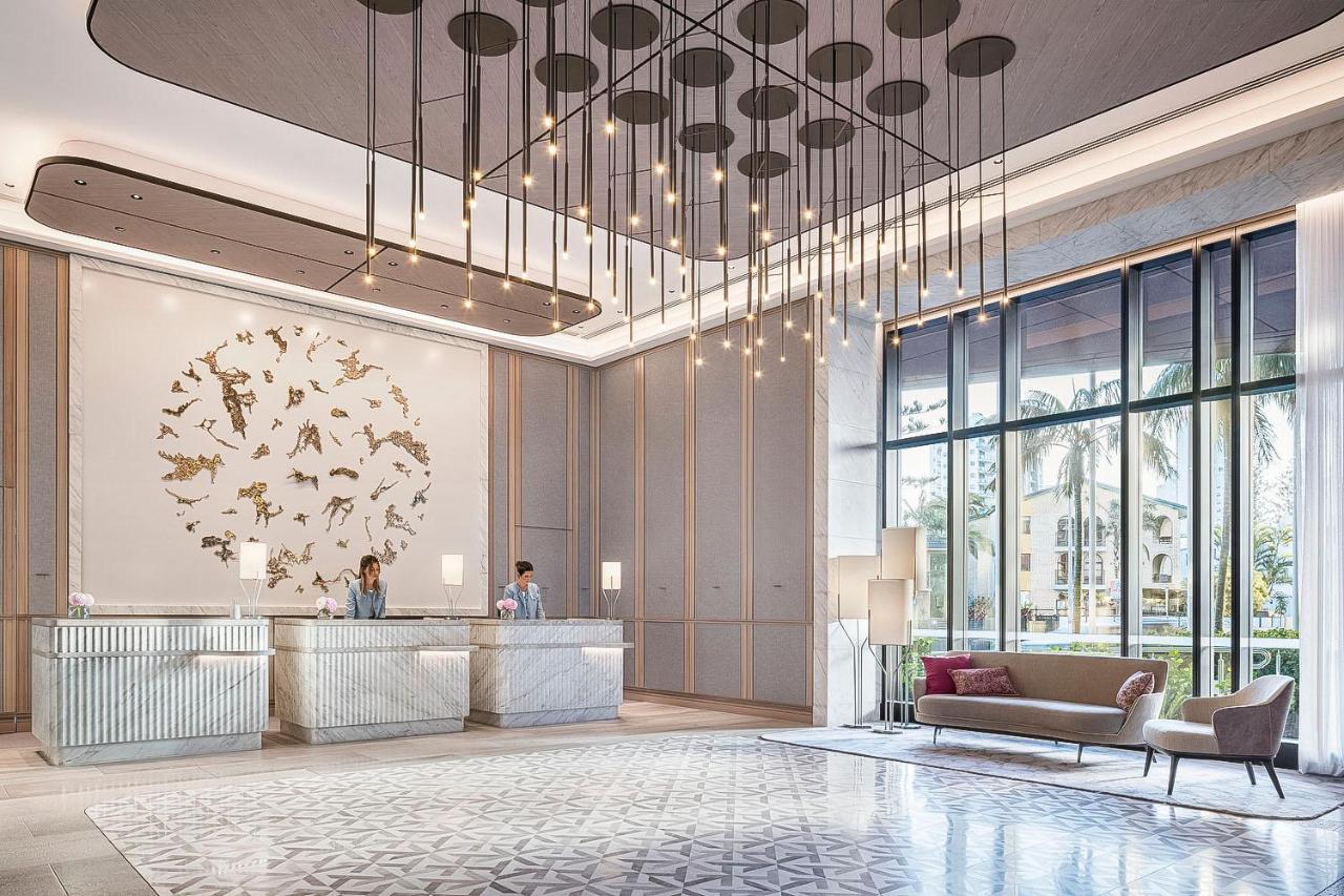 The Langham, Gold Coast And Jewel Residences Eksteriør billede The lobby of the hotel