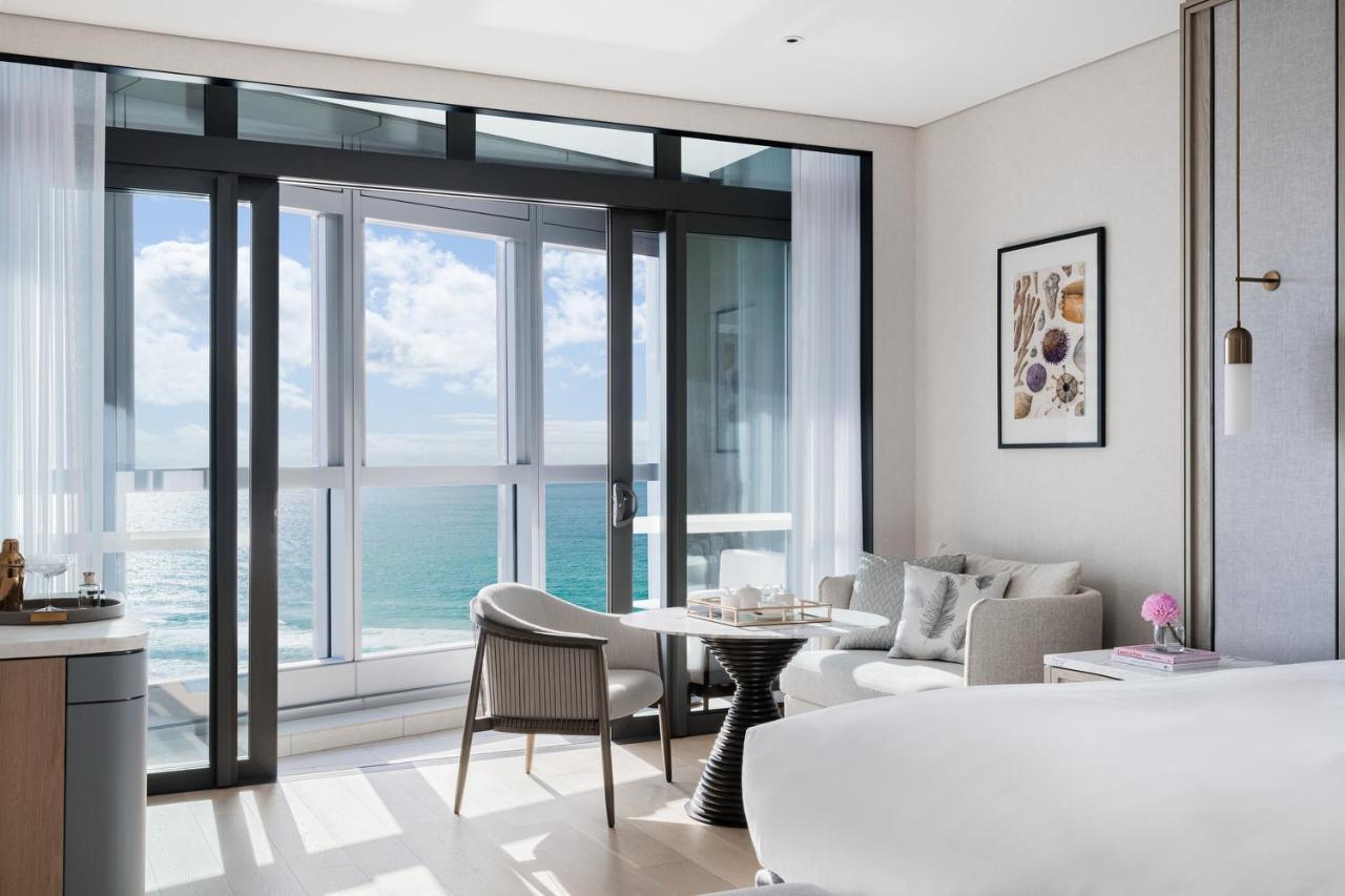 The Langham, Gold Coast And Jewel Residences Eksteriør billede A suite at the Ritz-Carlton, South Beach
